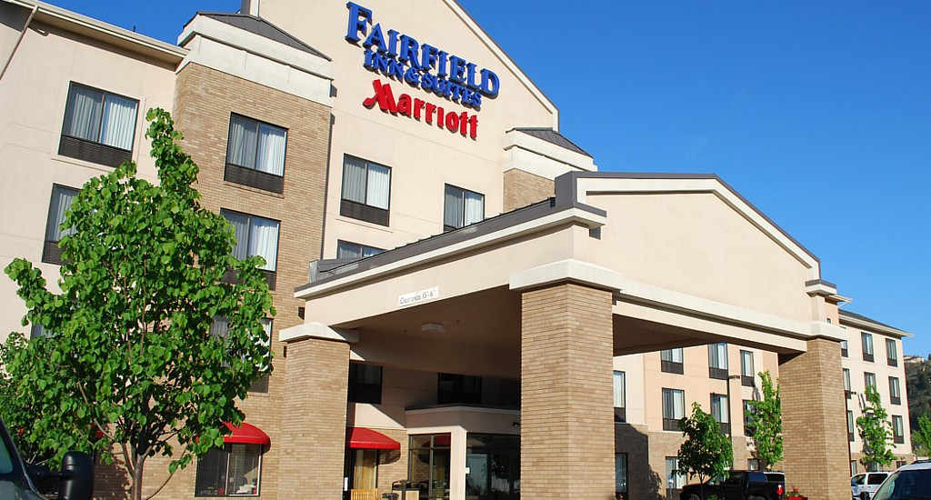 Fairfield Inn & Suites By Marriott Kelowna Exterior photo